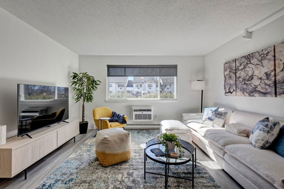 GoodHomes Groton - Living room